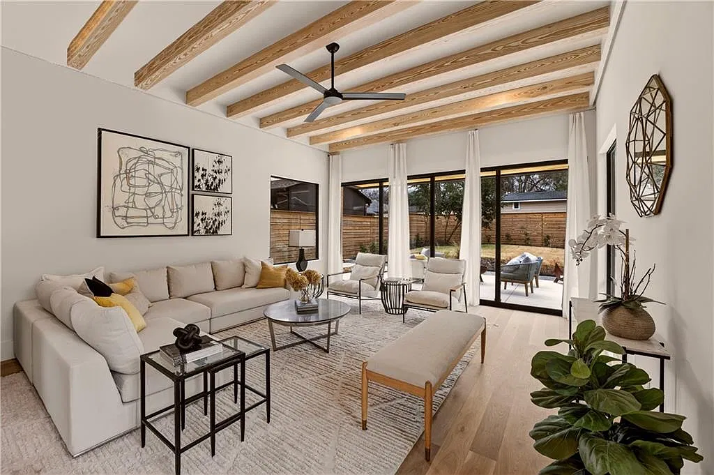 5 bed, 4.5 bath, 3920 sqft, $15,000 — Photo 2