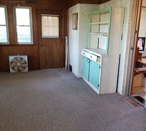 4th image of 2302 Royal Ln
