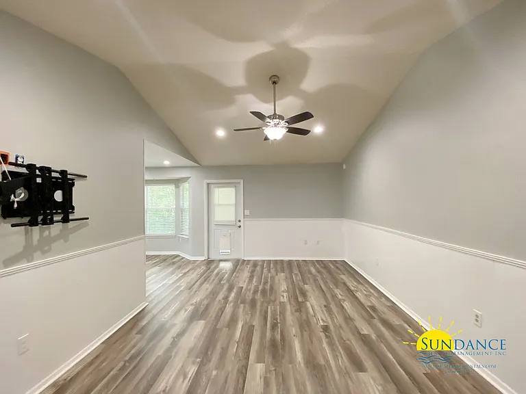 2991 Windsor Cir — Photo 2