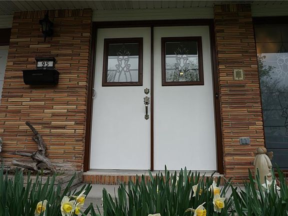 2nd image of 95 Pin Oak Dr