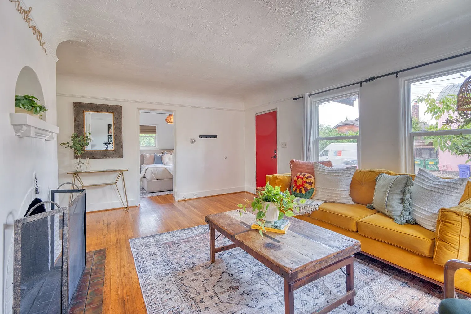 2 bed, 1.0 bath, 990 sqft, $3,109 — Photo 2