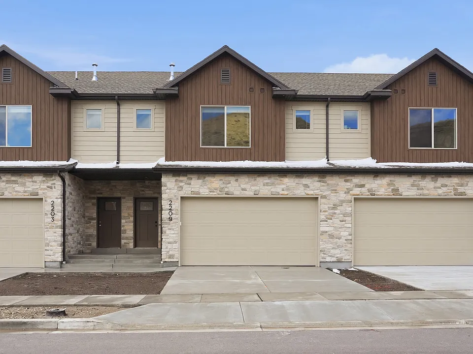 2209 W Swift Fox Dr