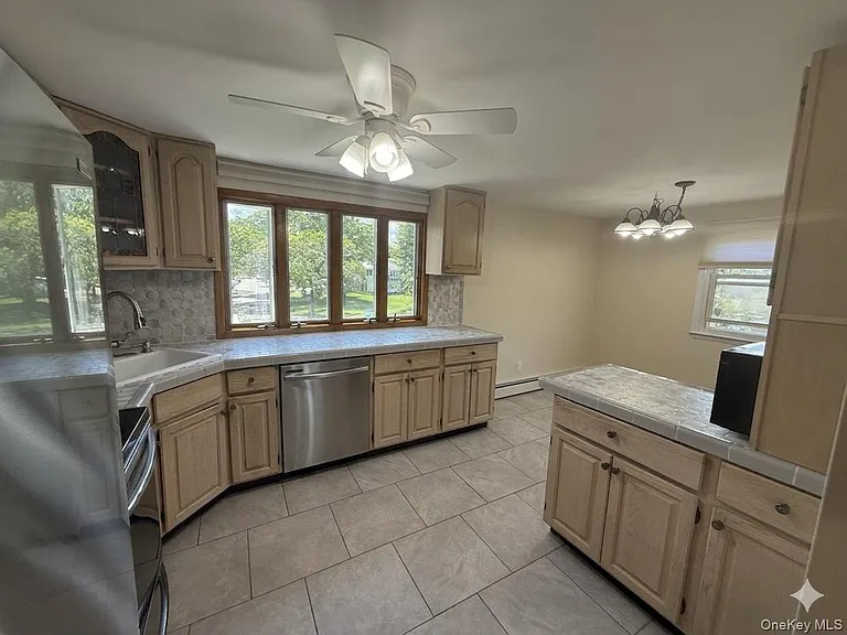48 Eastover Dr — Photo 1