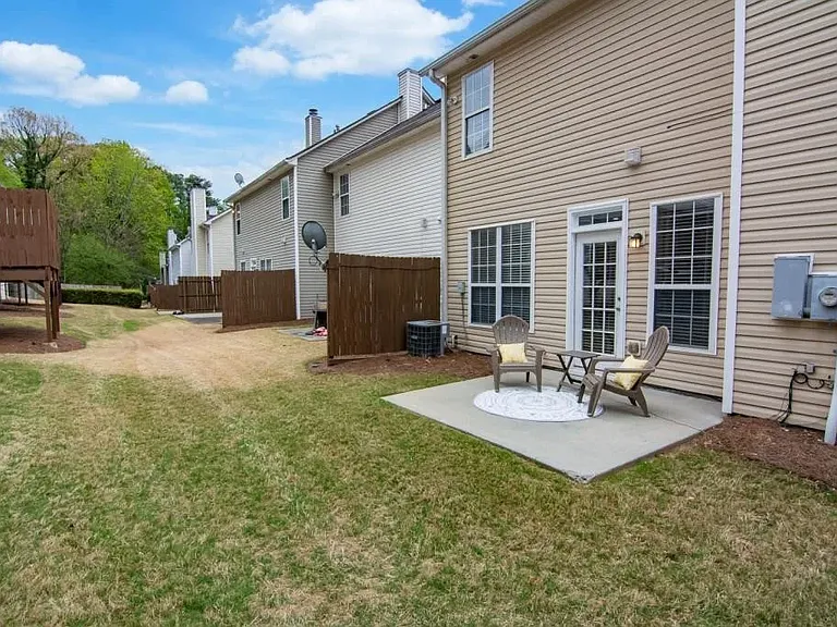 2619 Avery Park Cir — Photo 2