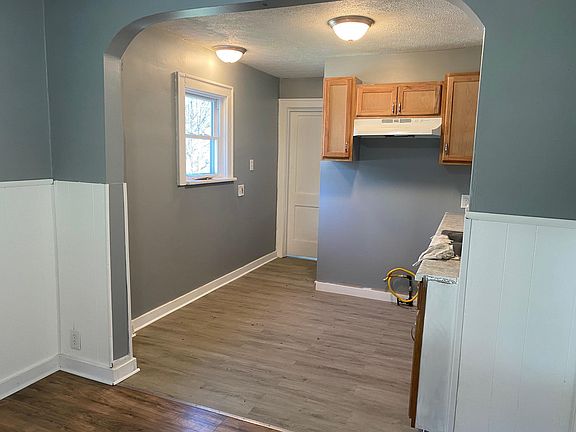 5th image of 273 E Park Blvd