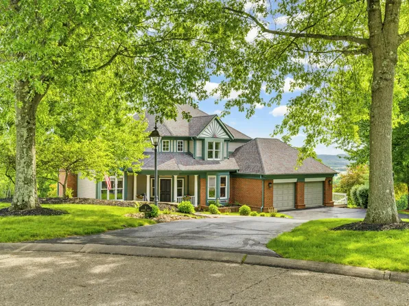 5 Medbery Dr, Coshocton, OH 43812