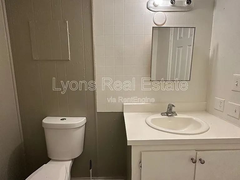 8086 Heck Dr #1A — Photo 19