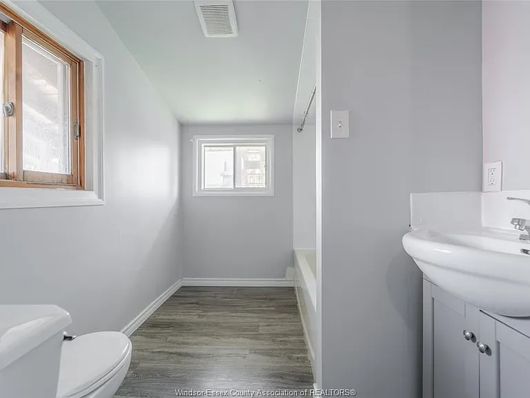 1124 Mercer St — Photo 14
