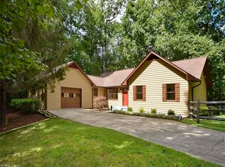 15 Falling Oak Ln, Hendersonville, NC 28739