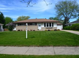 5648 S Honey Creek Dr, Milwaukee, WI 53221