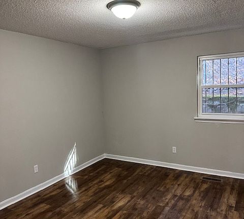 4th image of 5216 Donlyn Ln #B