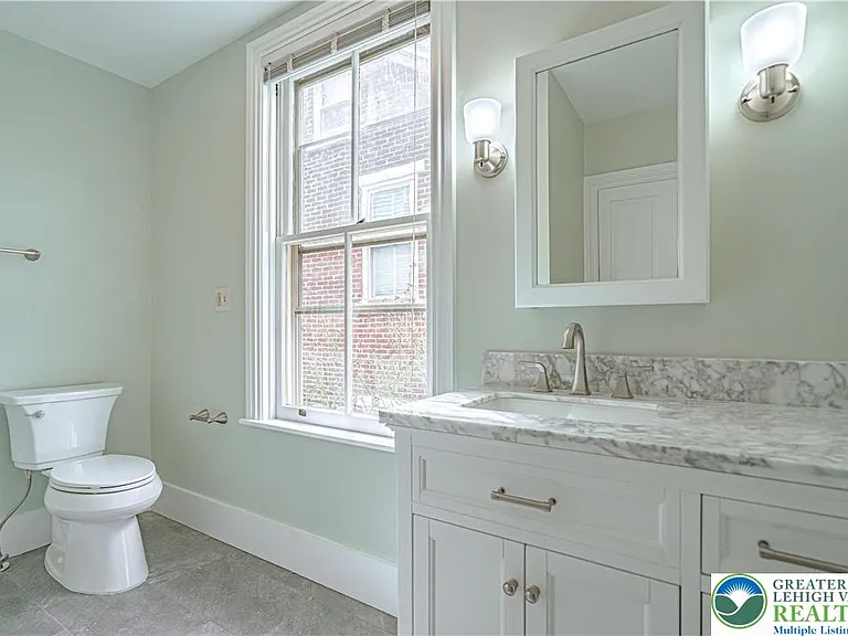 239 E Church St — Photo 21