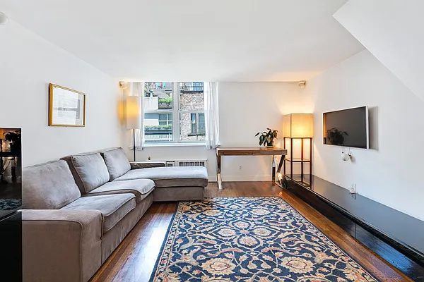 Rented by Nest Seekers International | media 12