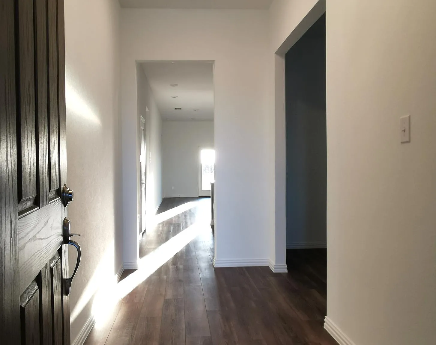 4 bed, 2252 sqft, $2,500 — Photo 3