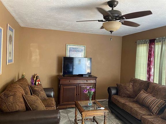 2nd image of 713 E Greenwood Dr
