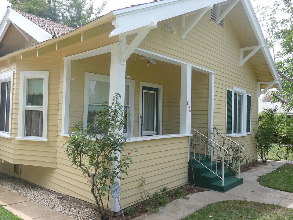 Front view of home.