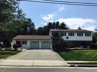 17 Calgary Cir, Morganville, NJ 07751