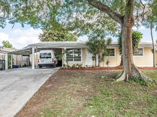 938 Sarazen Dr, West Palm Beach, FL 33413