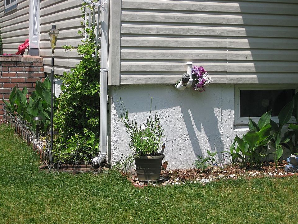 2nd image of 2602 Race Ave
