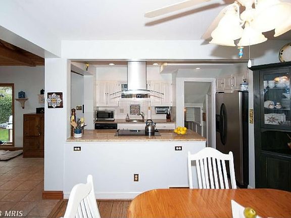 5th image of 10315 Detrick Ave