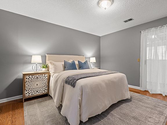 4th image of 631 Westview Rd