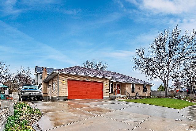 1st image of 1627 W Gaylawood Cir