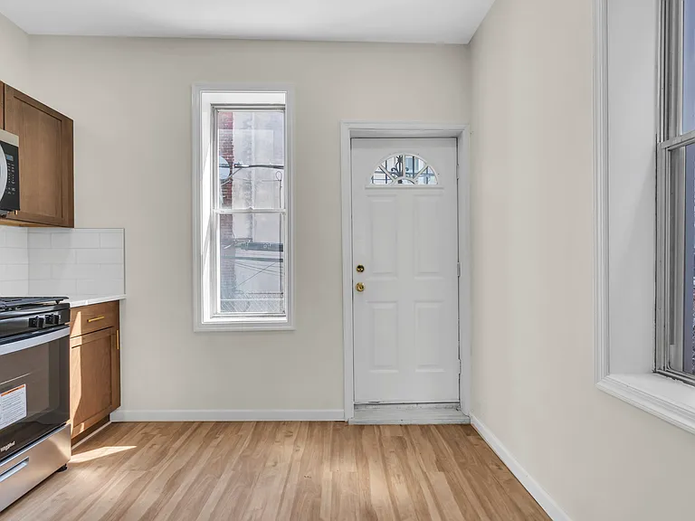 241 N Ruby St — Photo 20