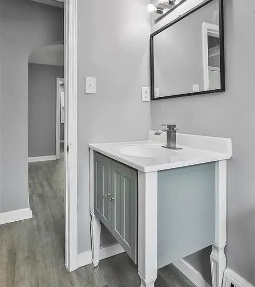 2057 Coleridge Dr — Photo 2