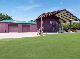 3170 Saunders Dr, Farmersville, TX 75442
