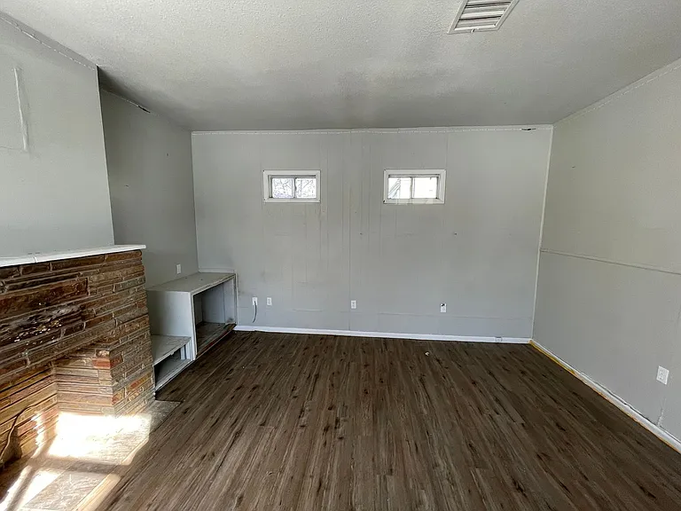 1442 Kirkwood St — Photo 9