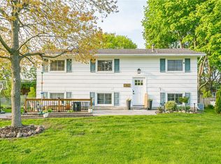 183 Kenwick Dr, Rochester, NY 14623