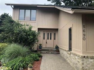 5690 Point Of The Woods Dr #1, West Bloomfield, MI 48324