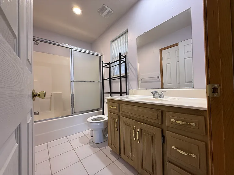 2818 E Lombard St — Photo 14