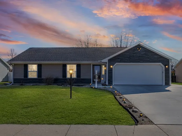 707 Bluestem Dr, Saint Joseph, IL 61873