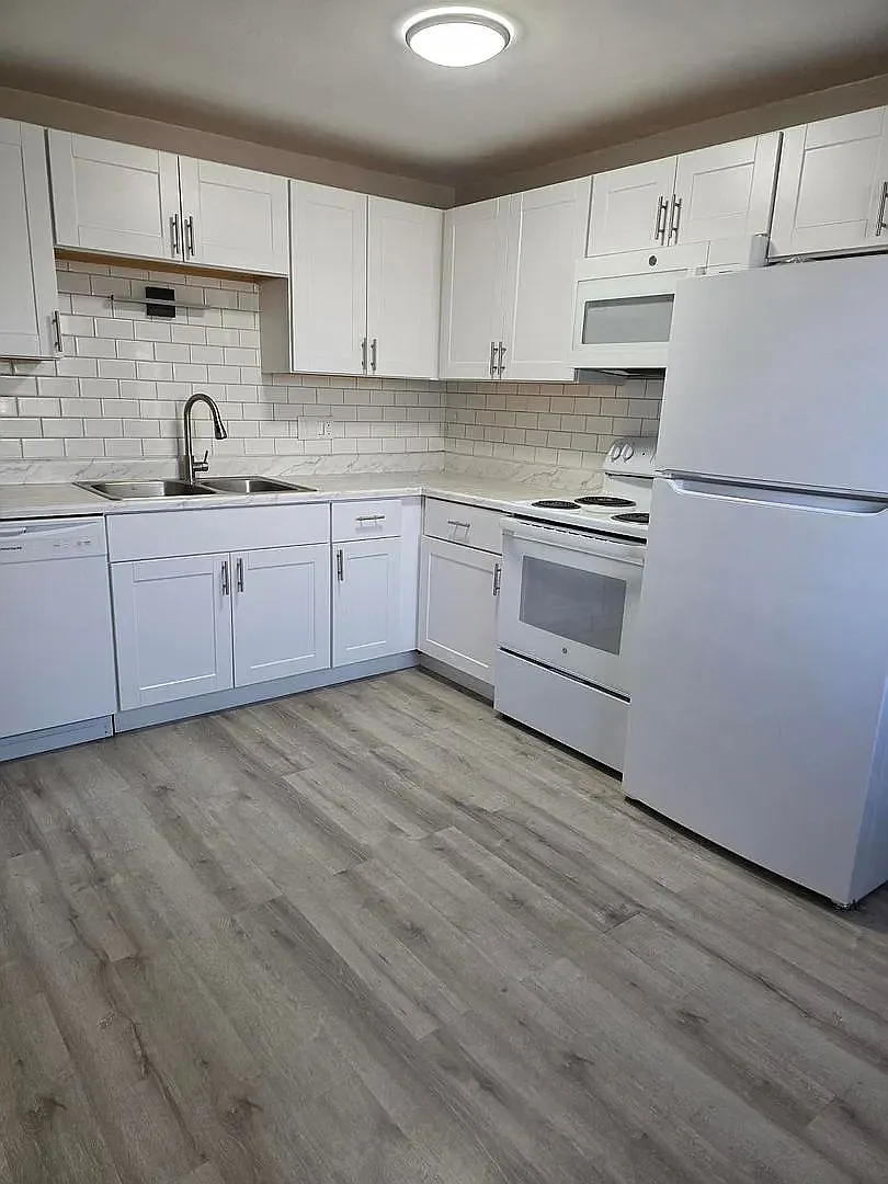 Kensington Apartments — Photo 1