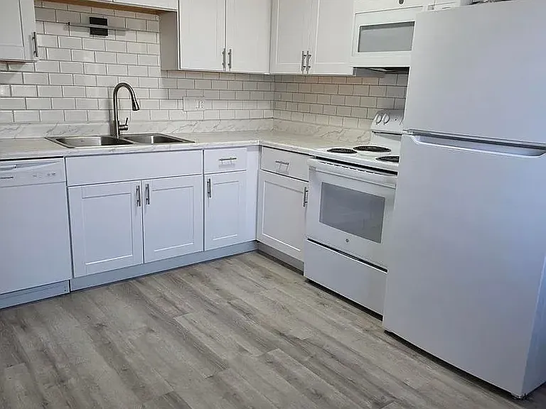 Kensington Apartments — Photo 1