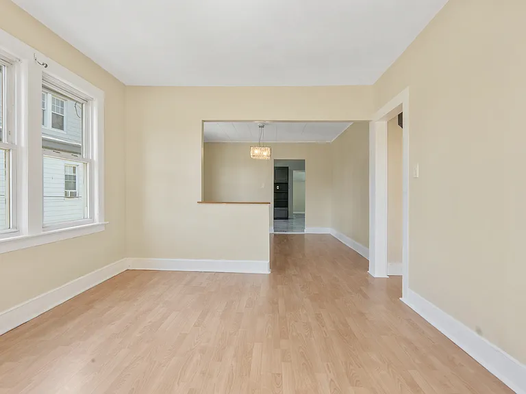 196 Broughton Ave #2 — Photo 6