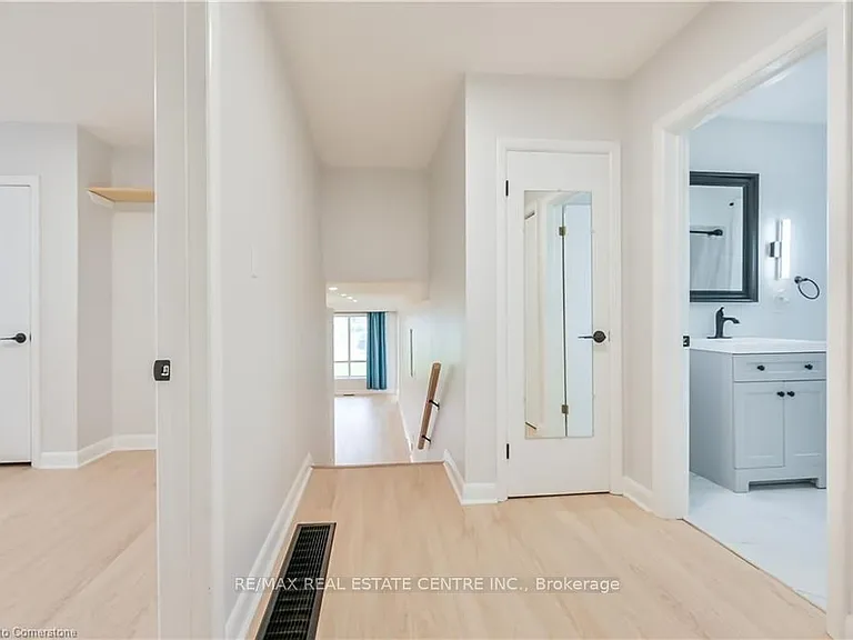 738 Mohawk Rd E #UPPER — Photo 23