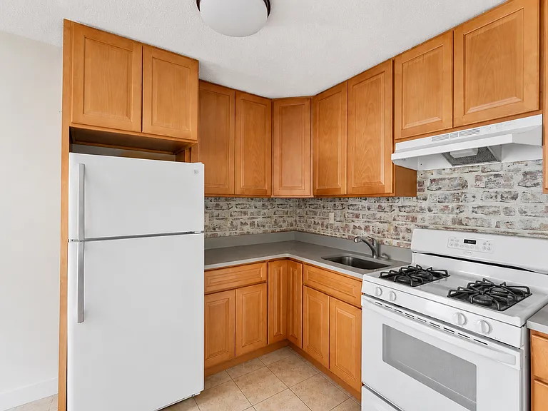 725 E Broadway #4 — Photo 6
