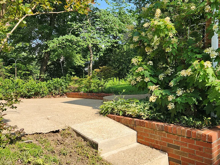 Steps to patio from driveway, and to side door entry leading to kitchen.