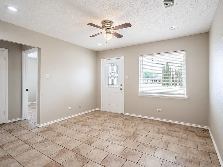 3210 W Kansas Ave — Photo 4