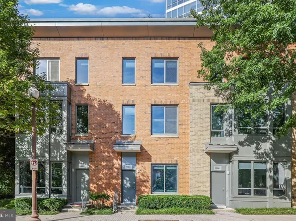 1504 N Scott St Townhouse 2, Arlington, VA 22209