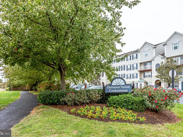 21850 Elkins Ter Unit 302, Sterling, VA 20166