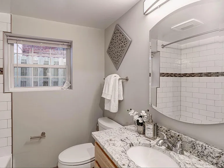 2722 13th St NW #B — Photo 8