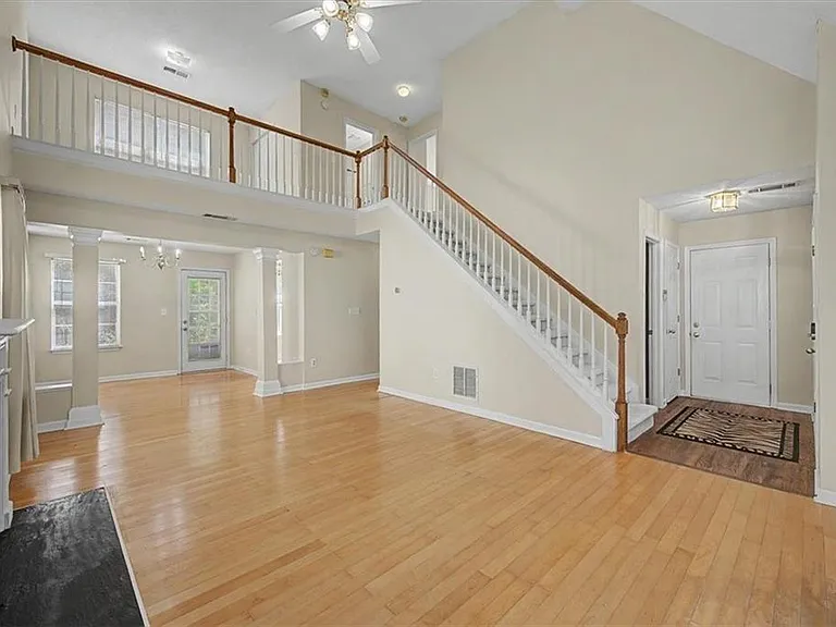 2025 Baramore Oaks Dr — Photo 3