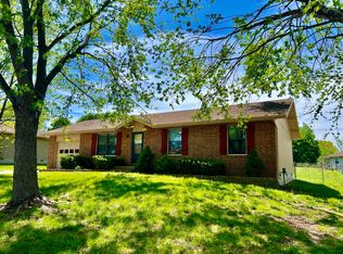 1102 E Parkview St, Ozark, MO 65721