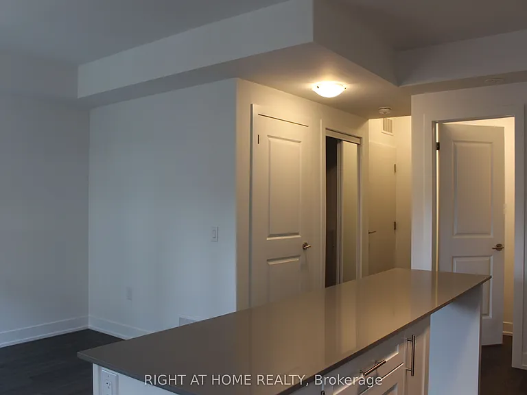 1075 Douglas McCurdy Cmn #249 — Photo 10