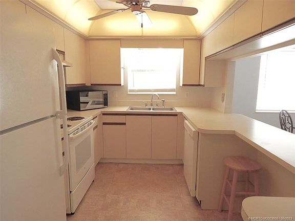 5th image of 2950 SE Ocean Blvd APT 120-1