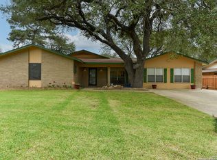 235 Malone Dr, Devine, TX 78016