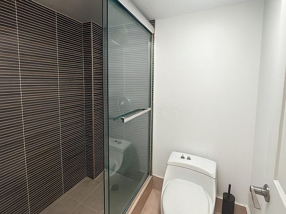 3rd image of 16909 N Bay Rd APT 507